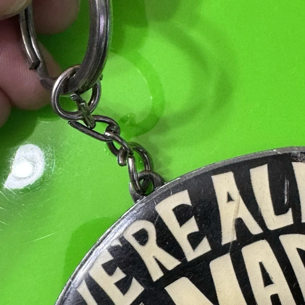 Disney Alice Wonderland Keychain Mad Hatter‎ 10/6 Black White Metal Vintage